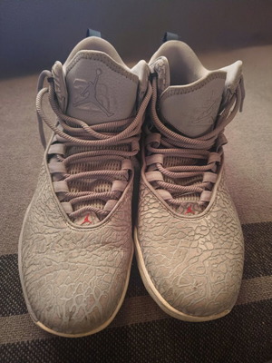 Jordan athletic shoes like new, gray, size 42