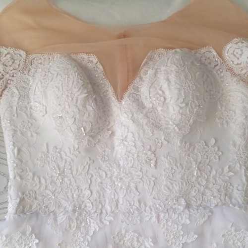 Supernova wedding dress like new, elegant lace details