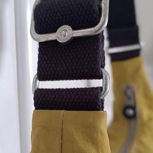 Kipling shoulder bag like new, waterproof fabric, gold color
