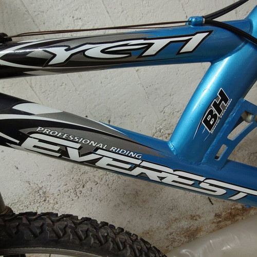 Everest Yeti 26" mountain bike used, blue, 18 speeds, rear suspension