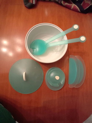Set of bowls with spoons, napkin holder and sauce container vintage 90s like new