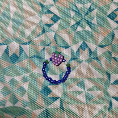 Elastic ring with beads and blackberry design