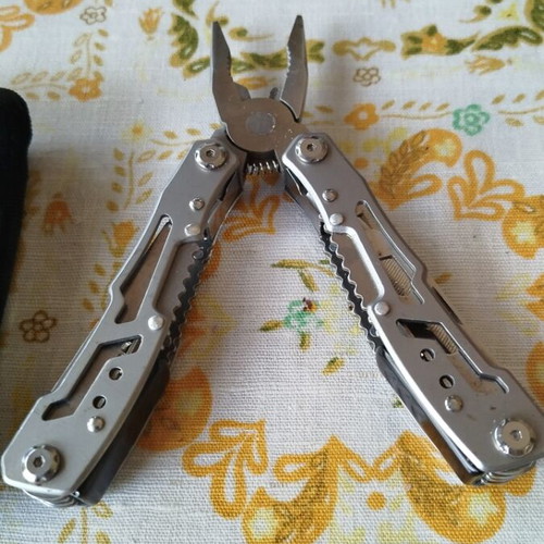 Multitool like new with case