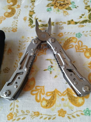 Multitool like new with case