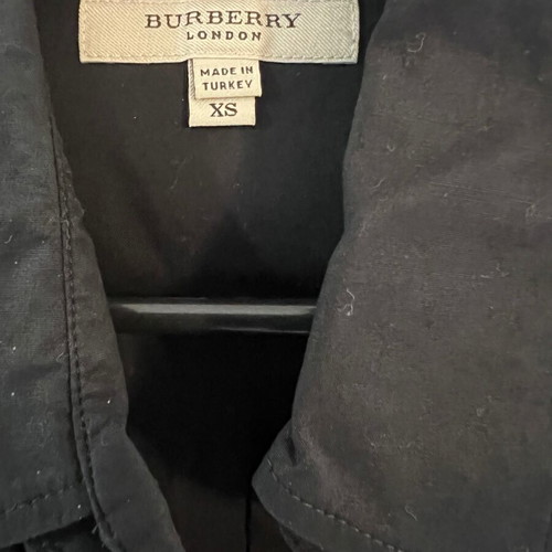 Burberry black shirt like new, classic collar, embroidered logo, cotton