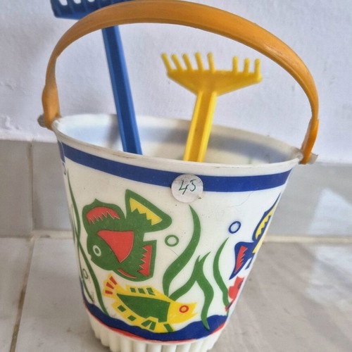 Greek plastic bucket Grecostyl used with fish design