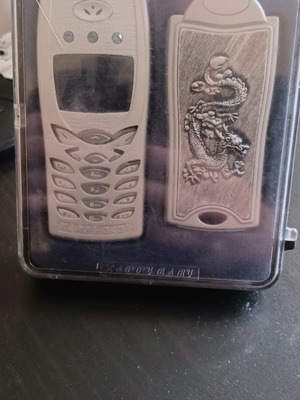 Συλλεκτική θήκη Nokia 8250 μεταχειρισμένη με το κουτί της