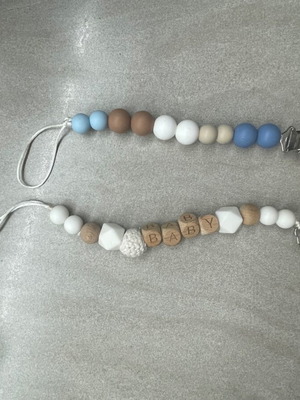 Pacifier clips like new