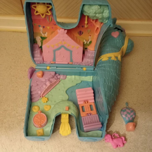 Polly Pocket llama toy with 2 accessories
