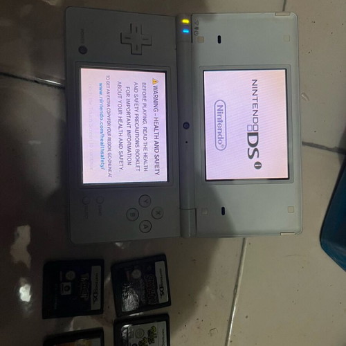 Nintendo DSi like new with case and charger