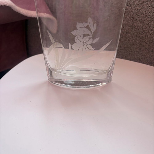 Timeless vase with white flower design, crystal, new