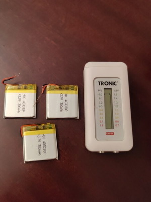Батерии 3.7v и тестер за батерии 9v комплект като нови
