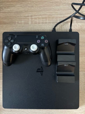 PlayStation 4 Slim 500GB used with original controller and charging dock
