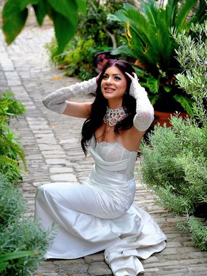 Wedding dress like new, sizes small and medium