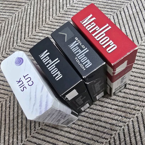 Marlboro and Silk Cut 4 empty packs like new
