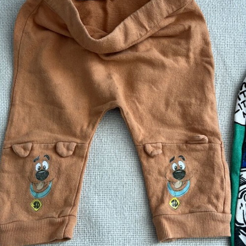 Baby bodysuits and pants 9 to 12 months like new, set of 8 pieces