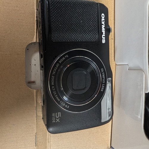 Olympus VG VG-170 camera like new, full set