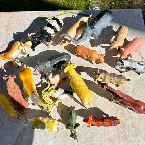 Animal figures used from farm and Africa