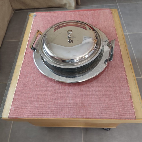 Serving tray with Pyrex, like new
