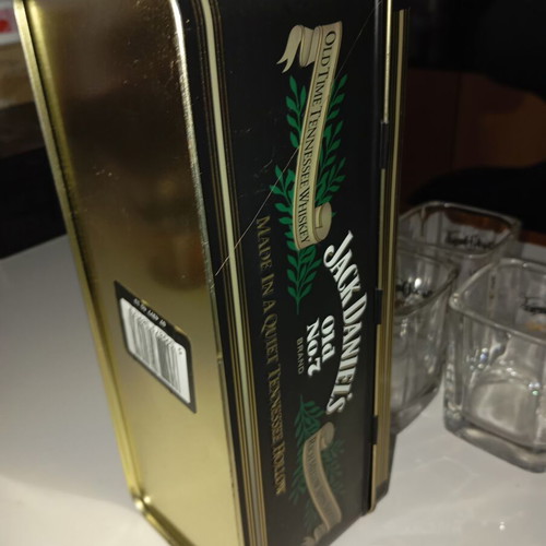 Jack Daniel's collectible set with 6 whiskey glasses and metal box new