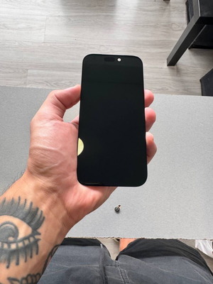 iPhone 17 Pro screen like new, genuine Apple replacement
