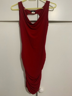 μπορντώ φόρεμα