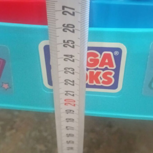 Building blocks play table with foldable legs