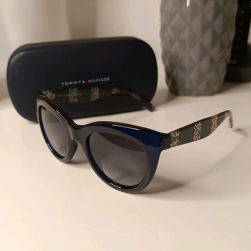 Tommy Hilfiger sunglasses like new, blue multicolor