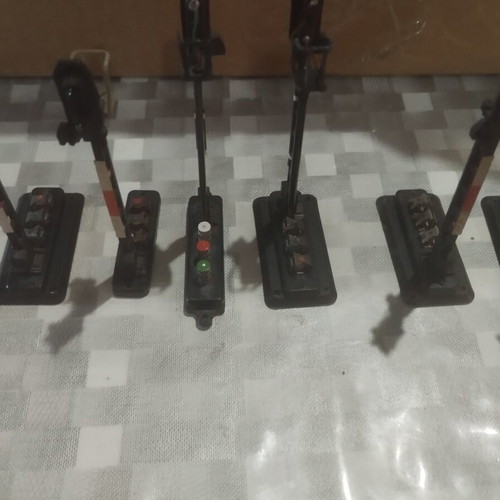 HO Scale Signals and Couplers used, set of 12 from various brands
