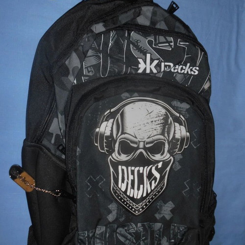 Decks school backpack new with black skull design