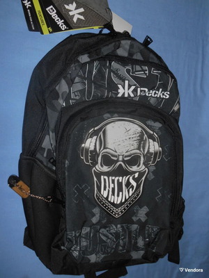Decks school backpack new with black skull design