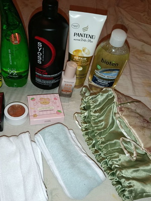 Козметичен комплект с грим, продукти за коса, тоник и аксесоари, 12 части