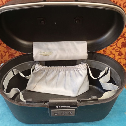 Samsonite hard toiletry bag used, black, vintage model
