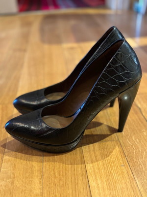 Zara black snake print 12-point heels used, size 40