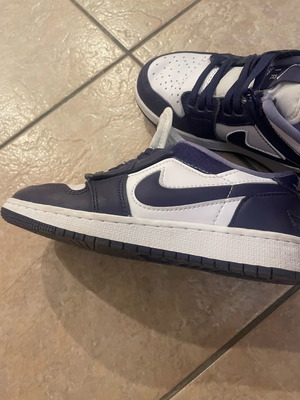 Nike Air Jordan παπούτσια χωρίς κορδόνια μεταχειρισμένα, νούμερο 35, άσπρο με μωβ