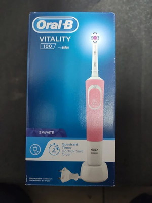 Oral-B Vitality 100 electric toothbrush with timer, pink