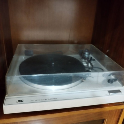 Vintage JVC Hi-Fi Stereo System with Turntable, Cassette Player, Equalizer, 2 Speakers and 5 Vinyl Records