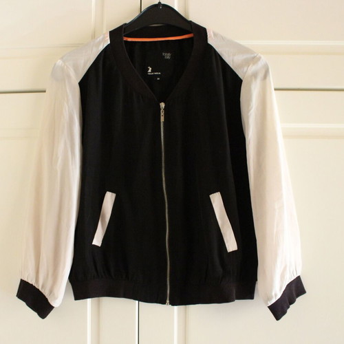 Cardigan white/black like new, size M