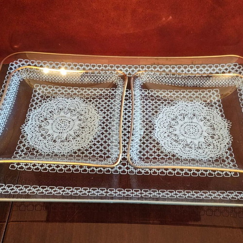Set of 2 plates and tray with gilded edge used