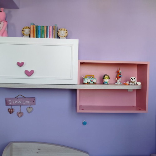 Candy children's desk set like new with chair