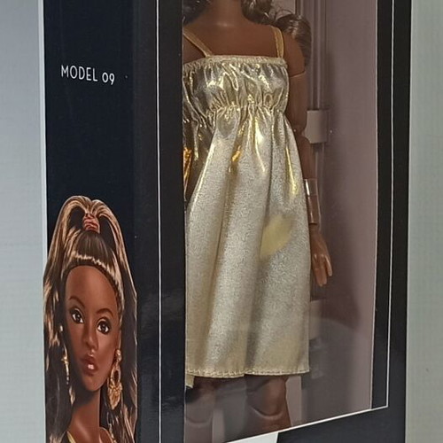 Barbie Basics Model 09 12'' doll new
