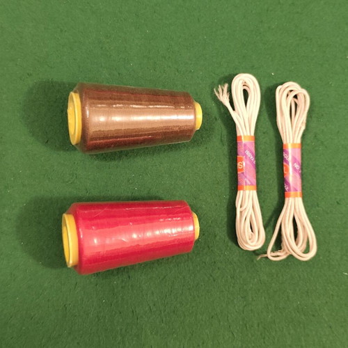 Sewing set with 2 thread cones and 2 elastic bands, new