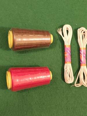 Sewing set with 2 thread cones and 2 elastic bands, new