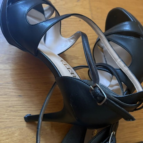 Black sandals size 38 new with 8cm heel and side strap