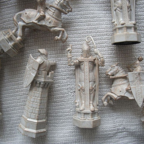 Harry Potter chess figures used, set of 8 with velvet pouch
