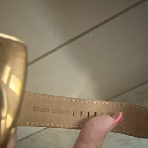 Vogue women's watch like new with genuine leather strap