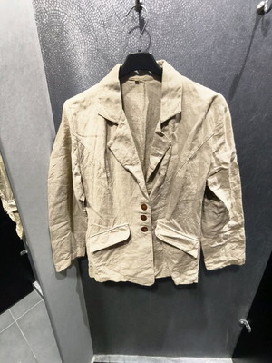 Beige linen jacket like new with wooden buttons size medium