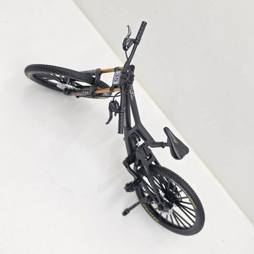 Downhill MTB Die-Cast Metal Bike 1:8 Scale like new with suspension and disc brakes