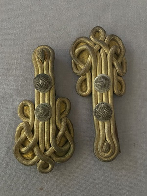 Military epaulettes