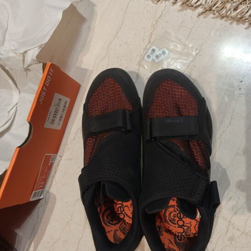 Cycling shoes road new in box